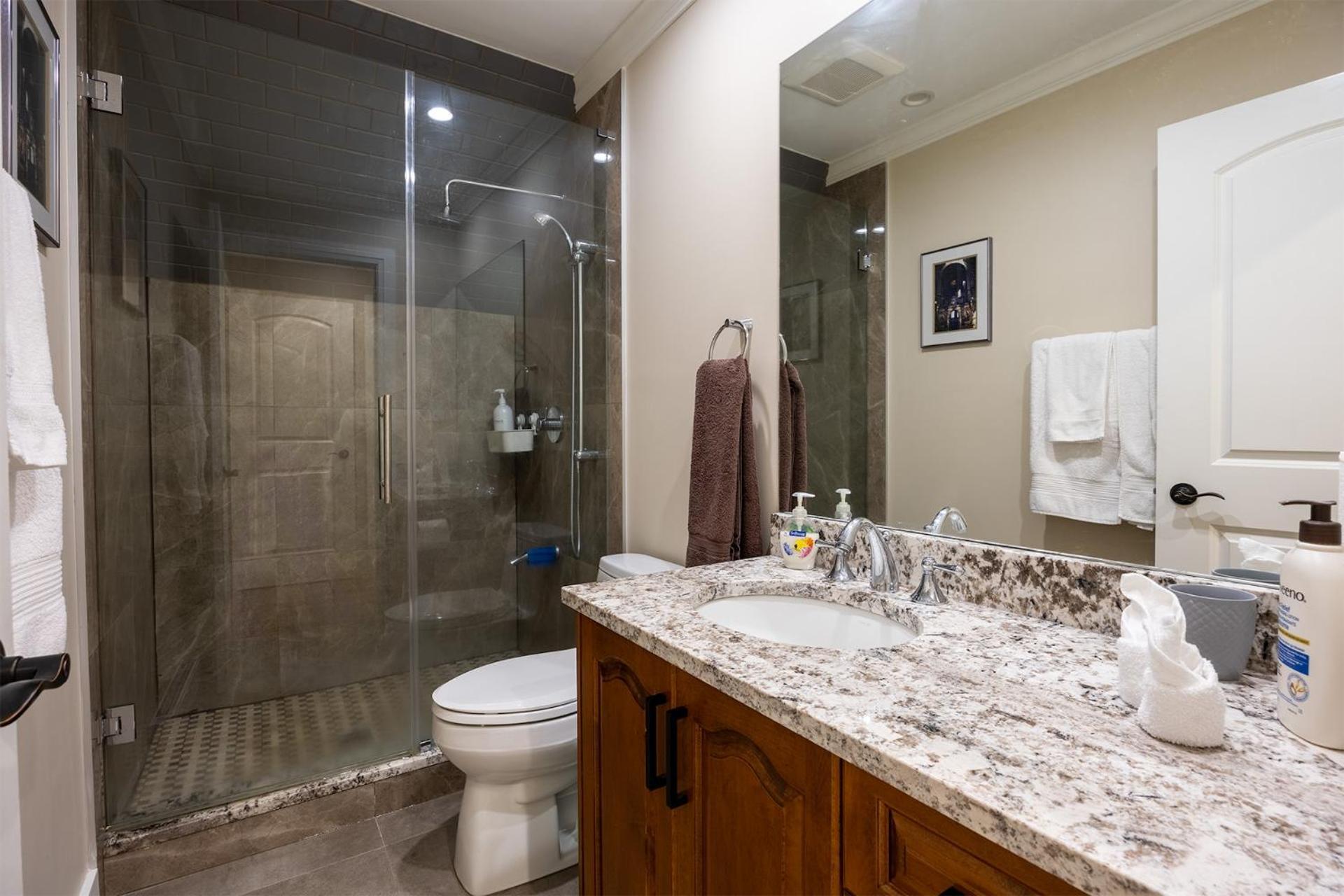 Shaughnessy Cozy Bedrooms Guest House Vancouver Exterior photo